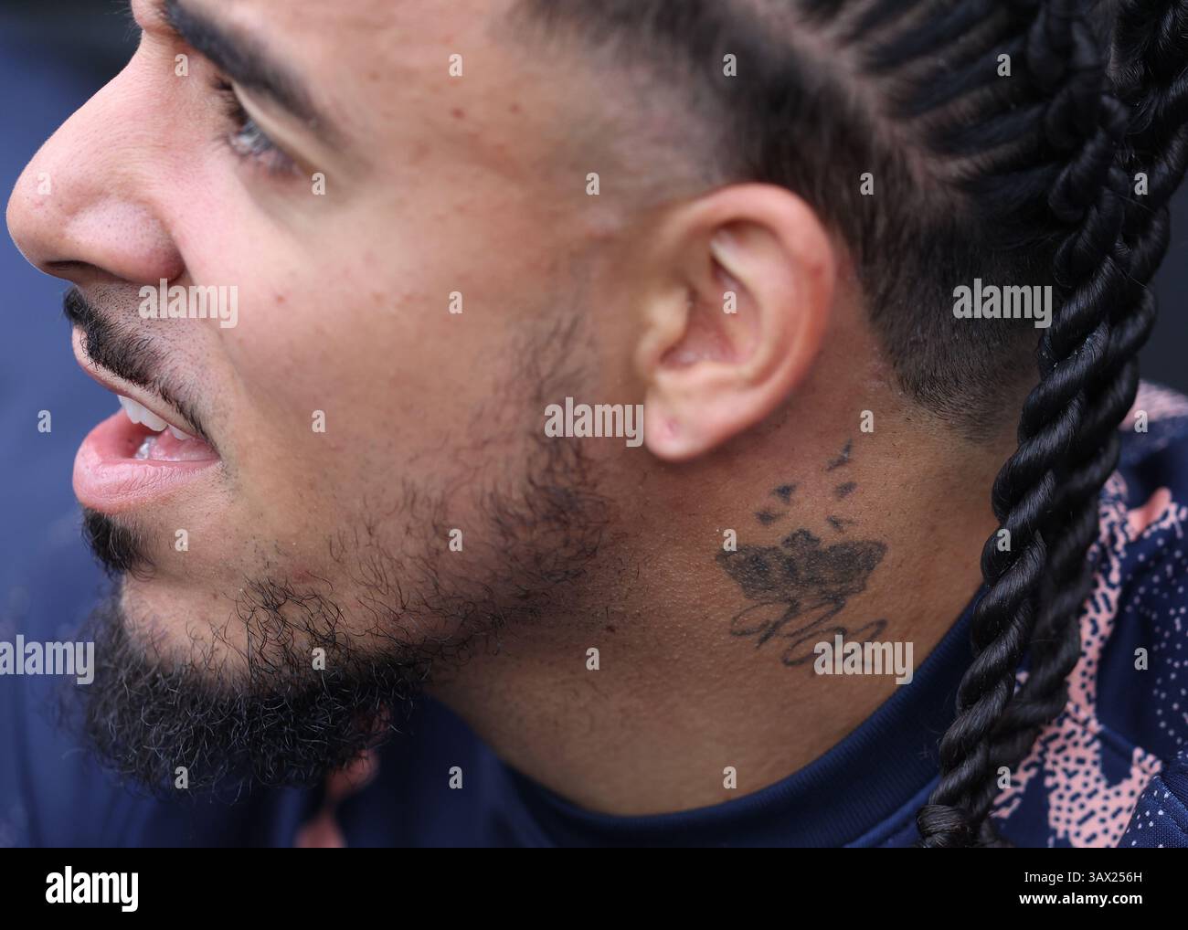 Londres, Royaume-Uni. 20 avril 2025. Une vue du tatouage sur le cou de Malo Gusto de Chelsea lors du match Fulham vs Chelsea premier League à Craven Cottage, Londres. Le crédit photo devrait se lire : Paul Terry/Sportimage crédit : Sportimage Ltd/Alamy Live News Banque D'Images