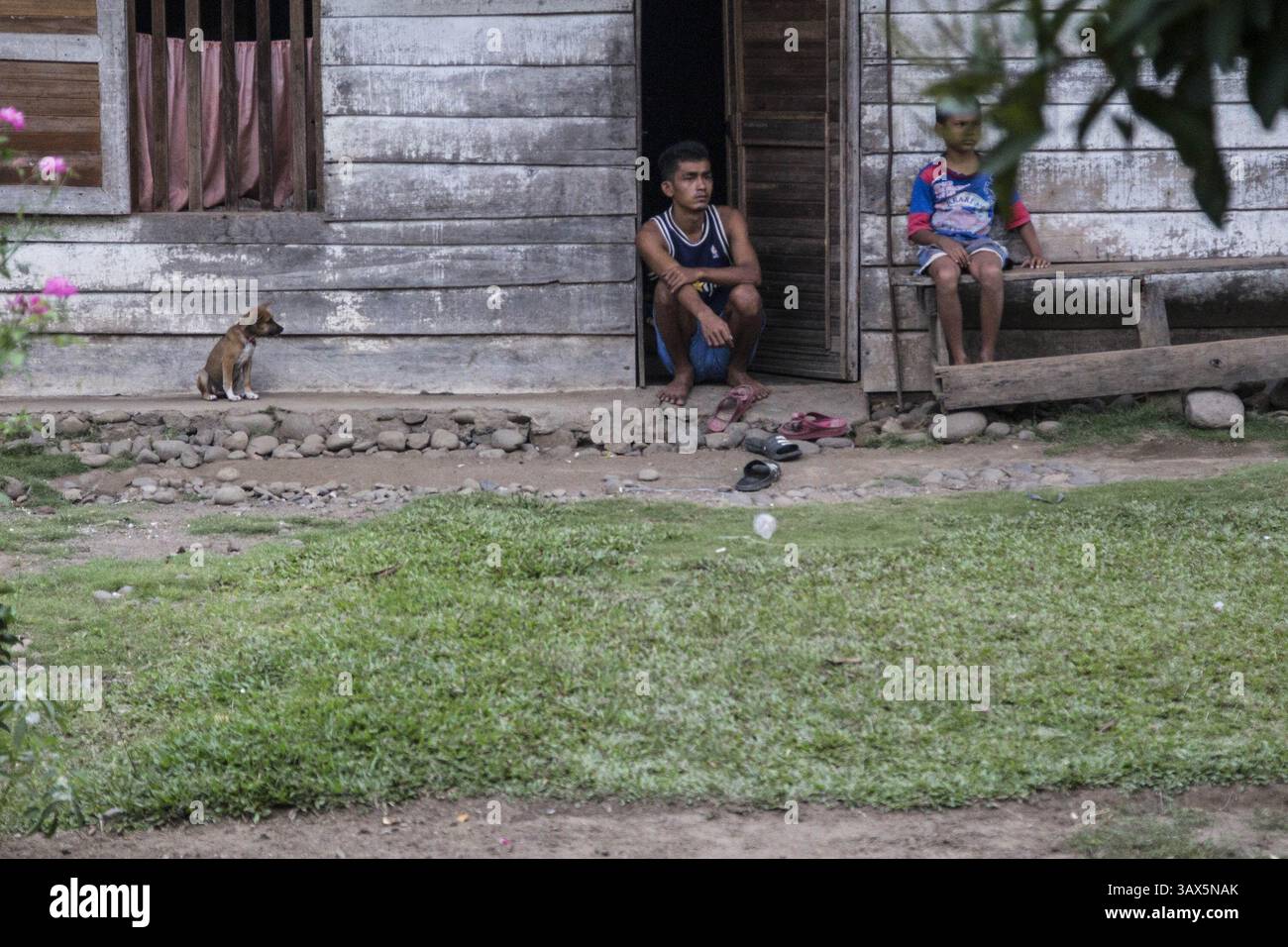 29 août 2016 - Sumatera Ouest, Sumatera Ouest, Indonésie - Padang, Sumatera Ouest, 29 août 2016 : les gens et la beauté de sumatera Ouest. Sumatra Ouest (en indonésien : Sumatera Barat, en abrégé Sumbar, Minangkabau : Sumatera Baraik) est une province de l'Indonésie. Il se trouve sur la côte ouest de l'île de Sumatra. La dernière estimation officielle pour janvier 2014 fait état d'une population de 5 098 790 habitants. Sumatra Ouest est subdivisé en 12 régences et sept villes. Elle compte relativement plus de villes que d'autres provinces d'Indonésie, à l'exception de la province de Java. Sa capitale est Padang. (Crédit image : © Donal Husni vi Banque D'Images