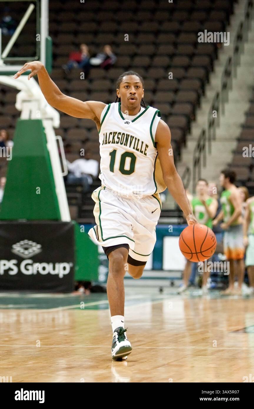 25 février 2010 : L'attaquant de Jacksonville Ayron Hardy (10 ans) lors de la conférence Atlantic Sun Conference entre les dauphins de Jacksonville et les chameaux de Campbell au Veterans Memorial Arena à Jacksonville, en Floride. Jacksonville a battu Campbell 65-52.(image crédit : © Gray Quetti/Cal Sport Media/ZUMApress.com) Banque D'Images