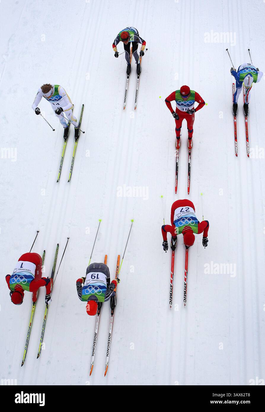 28 février 2010 - Whistler, BC, Canada - WHISTLER, BC : FÉVRIER 28, 2010 -- les compétiteurs prennent part au départ collectif masculin de 50 km au parc olympique de Whistler , à Whistler, en Colombie-Britannique, pendant les Jeux olympiques de 2010, le dimanche 28 février 2010. (Peter J. Thompson / Canwest News Service) CNS-OLY-XCanada (image crédit : © CanWest/ZUMApress.com) Banque D'Images