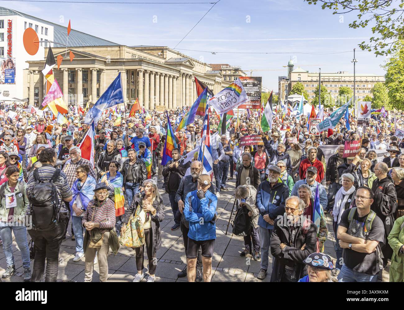 marche de Pâques à Stuttgart sous la devise : capable de paix au lieu de capable de guerre ! Les manifestants du réseau de la paix ont exigé le dialogue au lieu de réarmer Banque D'Images