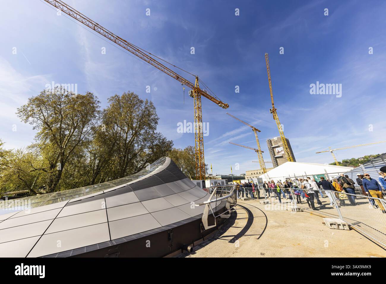 Les journées portes ouvertes sur le chantier de construction de la nouvelle gare principale ont commencé avec un grand intérêt public. Le site de construction peut encore être visité unti Banque D'Images