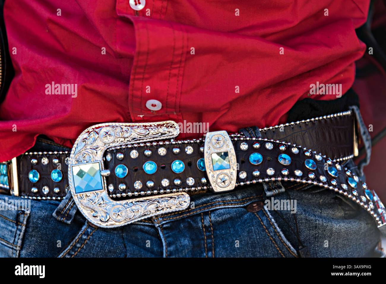 6 janvier 2017 - Silao, Guanajuato, Mexique - détail de la ceinture avertie par un cow-boy mexicain le dernier jour du pèlerinage annuel Cabalgata de Cristo Rey le 6 janvier 2017 à Guanajuato, Mexique. Des milliers de cow-boys mexicains et de chevaux participent à la balade de trois jours jusqu'au sanctuaire de Cristo Rey au sommet de la montagne. (Crédit image : © Richard Ellis via ZUMA Wire) Banque D'Images