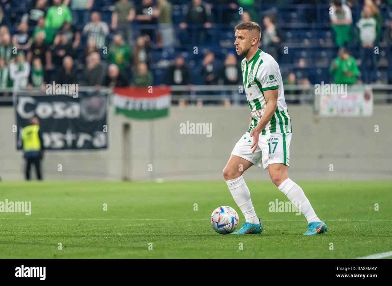 Budapest, Hongrie – 22 avril 2023. Le défenseur de Ferencvaros Eldar Civic lors du match Vasas vs Ferencvaros (0-1) de la Ligue bancaire hongroise OTP. Banque D'Images