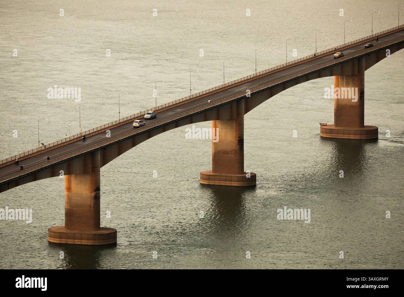 Vue sur le pont Laos-Nippon sur le Mékong, il a été construit avec une subvention du gouvernement japonais Banque D'Images