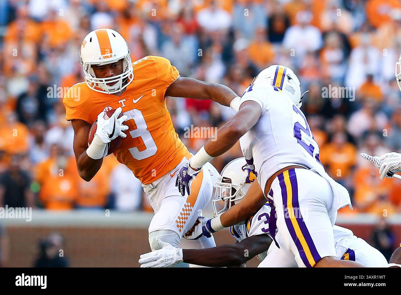 5 novembre 2016 - Knoxville, Tennessee, U. S - Tennessee Volunteers large receveur Josh Malone (3) en action pendant le match de football de la NCAA entre l'Université du Tennessee et Tennessee Tech au Neyland Stadium. (Crédit image : © Frank Mattia via ZUMA Wire) Banque D'Images