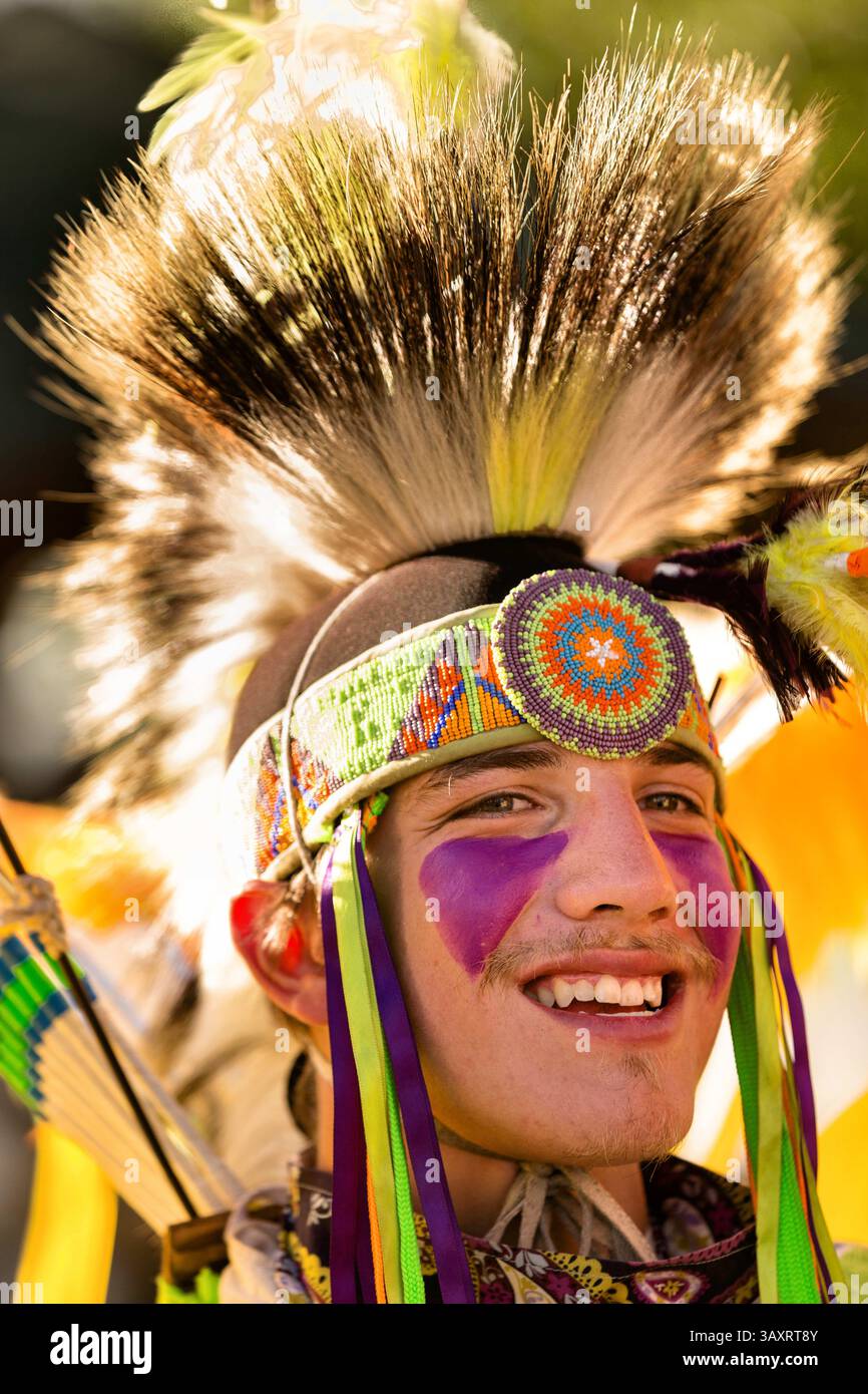 25 juillet 2015 - Cheyenne, WY, États-Unis d'Amérique - Une danseuse amérindienne du peuple Arapahoe vêtue d'un costume traditionnel au village indien lors des Cheyenne Frontier Days le 25 juillet 2015 à Cheyenne, Wyoming. Frontier Days célèbre les traditions des cow-boys de l'Ouest avec un rodéo, un défilé et une foire. (Crédit image : © Richard Ellis via ZUMA Wire) Banque D'Images