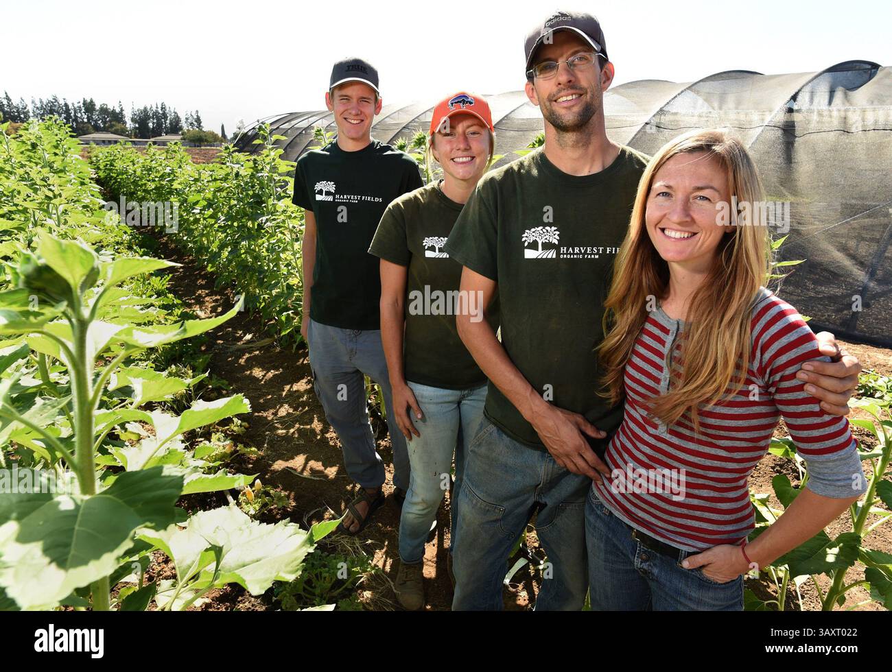 5 octobre 2016 - Fresno, CA, États-Unis - personnel de la ferme biologique Harvest Fields, de gauche à droite, Timothy Hyde, Holly Johnson, David Obermiller (président), et sa femme, Hope Obermiller. (Crédit image : © John Walker/TNS via ZUMA Wire) Banque D'Images