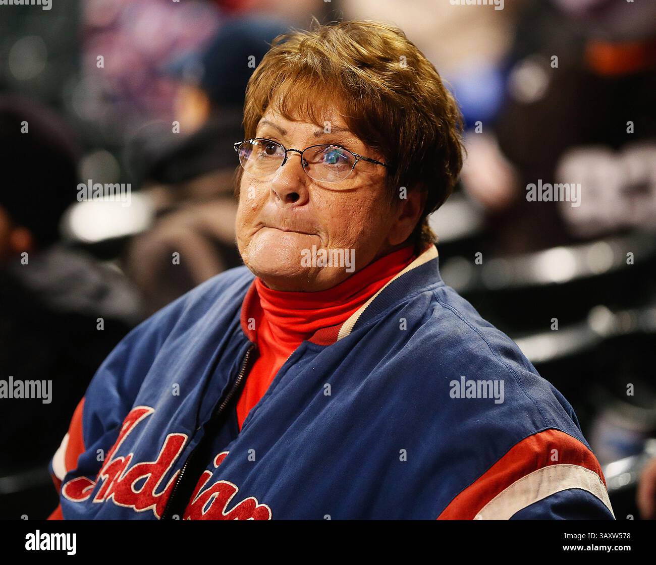 30 octobre 2016 - Cleveland, OH, USA - Hallie Rice anticipe le premier pitch de Cleveland à la soirée de montre pour le 5e match des World Series le dimanche 30 octobre 2016 au progressive Field à Cleveland, Ohio. (Crédit image : © Leah Klafczynski/TNS via ZUMA Wire) Banque D'Images