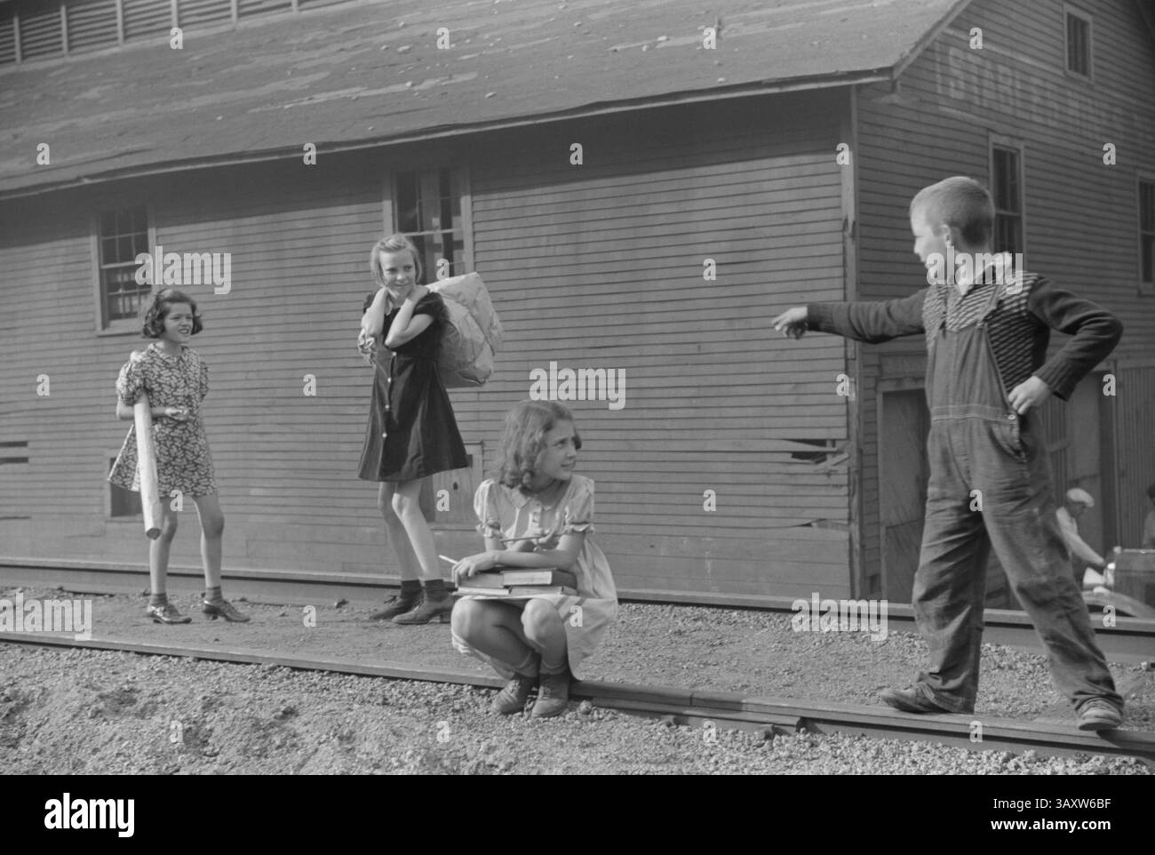 11 juillet 2016 - quatre enfants de mineurs en chemin de retour de l'école, Omar, Virginie-occidentale, États-Unis, Marion Post Wolcott pour Farm Security Administration, septembre 1938 (crédit image : © Circa images/Glasshouse via ZUMA Wire) Banque D'Images