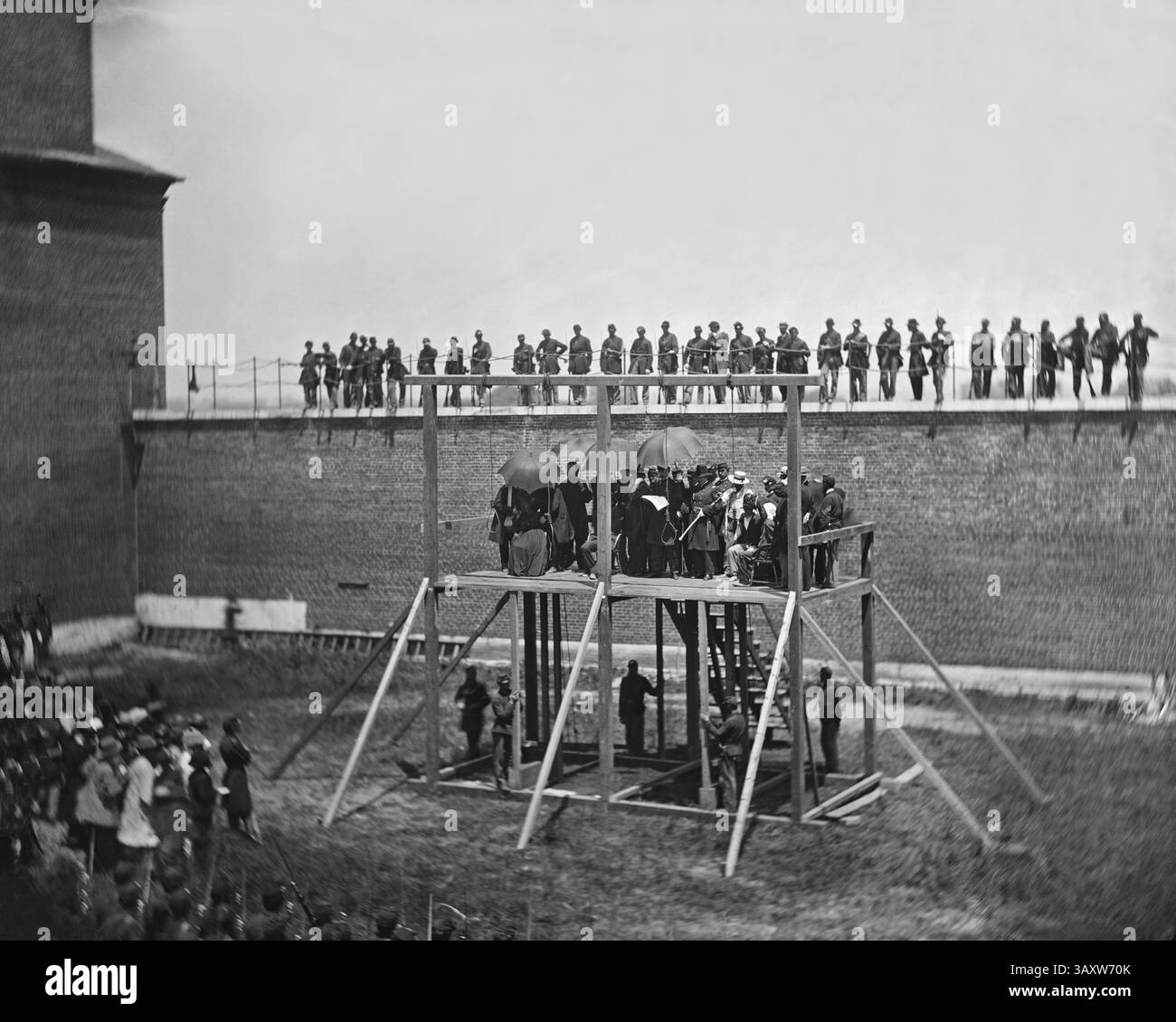 1er septembre 2016 - le général John F. Hartranft sur échafaudage lisant un mandat de mort aux conspirateurs de l'assassinat du président américain Abraham Lincoln, prison d'Arsenal, Washington, DC, États-Unis, par Alexander Gardner, 7 juillet 1865 (crédit image : © Circa images/Glasshouse via ZUMA Wire) Banque D'Images