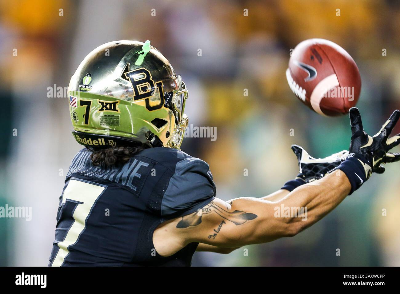 24 septembre 2016 - Waco, Texas, U. S - le receveur large des Baylor Bears Lynx Hawthorne (7) en action pendant le match entre les Oklahoma State Cowboys et les Baylor Bears au stade McLane de Waco, Texas. (Crédit image : © Dan Wozniak via ZUMA Wire) Banque D'Images