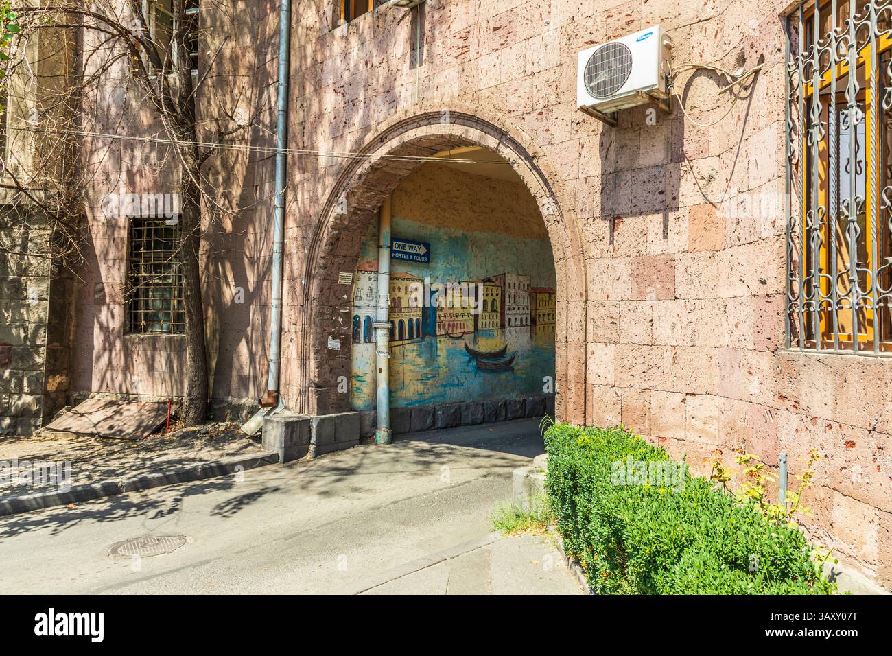 16 août 2018. Arménie. Erevan. Murale dans l'allée. Banque D'Images