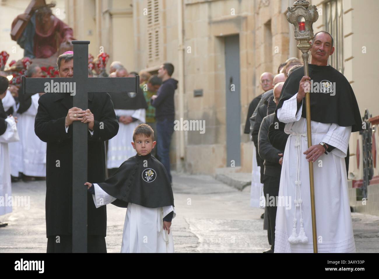 Le cardinal Mario Grech, l'un des principaux pionniers pour succéder au pape François, a dirigé les prières pour la pluie sur l'île de Gozo. Photo par Adam Alexander Banque D'Images Le cardinal Mario Grech, l'un des principaux pionniers pour succéder au pape François, a dirigé les prières pour la pluie sur l'île de Gozo. Photo par Adam Alexander Banque D'Images