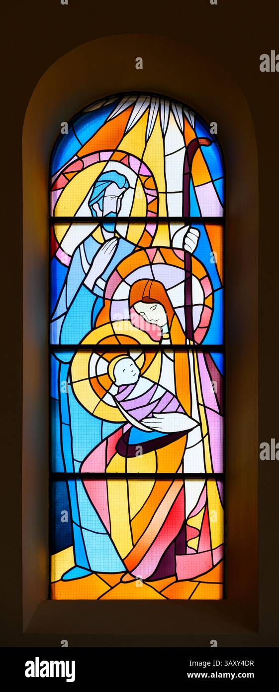 La Nativité de Jésus à Bethléem. Un vitrail dans l'église St James à Medjugorje, Bosnie-Herzégovine. Banque D'Images La Nativité de Jésus à Bethléem. Un vitrail dans l'église St James à Medjugorje, Bosnie-Herzégovine. Banque D'Images