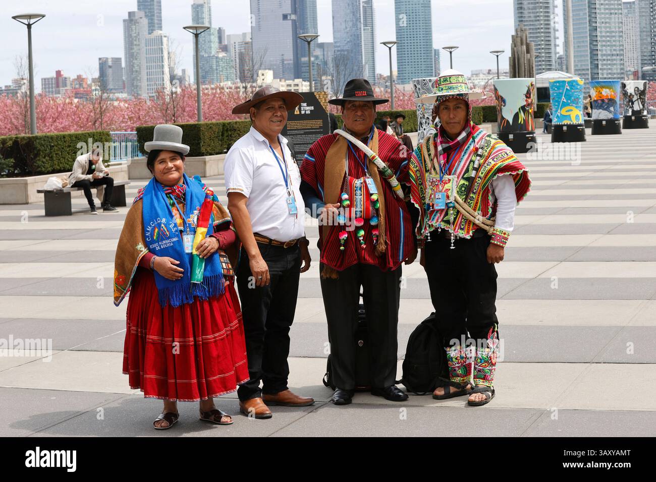 NEW YORK, NEW YORK – 22 AVRIL 2025 : un représentant bolivien assiste à l’ouverture de la 24e session de l’instance permanente des Nations Unies sur les questions autochtones au Siège de l’ONU. La session de cette année, qui s'est tenue du 21 avril au 2 mai, est axée sur la mise en œuvre de la Déclaration des Nations Unies sur les droits des peuples autochtones au sein des États Membres de l'ONU et du système des Nations Unies, y compris l'identification des bonnes pratiques et la résolution des problèmes. L'événement réunit des dirigeants autochtones, des états membres et des fonctionnaires de l'ONU pour discuter de politiques, de droits et de développement durable. (Pho Banque D'Images