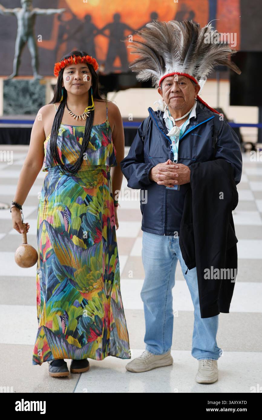 NEW YORK, NEW YORK – 22 AVRIL 2025 : les représentants brésiliens Taily Terena et Fatter assistent à l’ouverture de la 24e session de l’instance permanente des Nations Unies sur les questions autochtones au Siège de l’ONU. La session de cette année, qui s'est tenue du 21 avril au 2 mai, est axée sur la mise en œuvre de la Déclaration des Nations Unies sur les droits des peuples autochtones au sein des États Membres de l'ONU et du système des Nations Unies, y compris l'identification des bonnes pratiques et la résolution des problèmes. L'événement réunit des dirigeants autochtones, des états membres et des fonctionnaires de l'ONU pour discuter de la politique, des droits et du su Banque D'Images