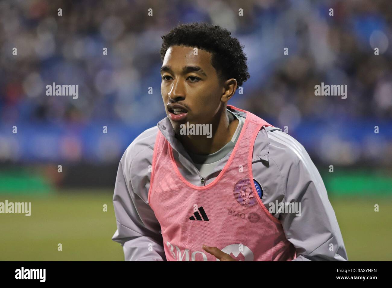 Montréal, Canada. 19 avril 2025. Dante Sealy #25 du CF Montréal impact passe par sa routine avant le match du tournoi de la MLS de la semaine 9 entre CF Montréal impact et Orlando City SC au stade Saputo. Note finale : CF Montréal impact 0-0 Orlando City SC. Le 19 avril 2025 à Montréal, Canada. (Photo de Horacio Zamora Rios/ Credit : Eyepix Group/Alamy Live News Banque D'Images