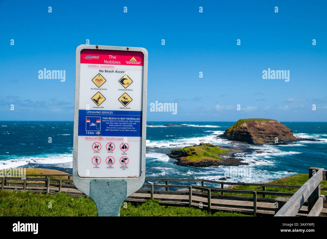 Signal d'avertissement au-dessus des falaises du Nobbies Center, Phillip Island, Australie Banque D'Images