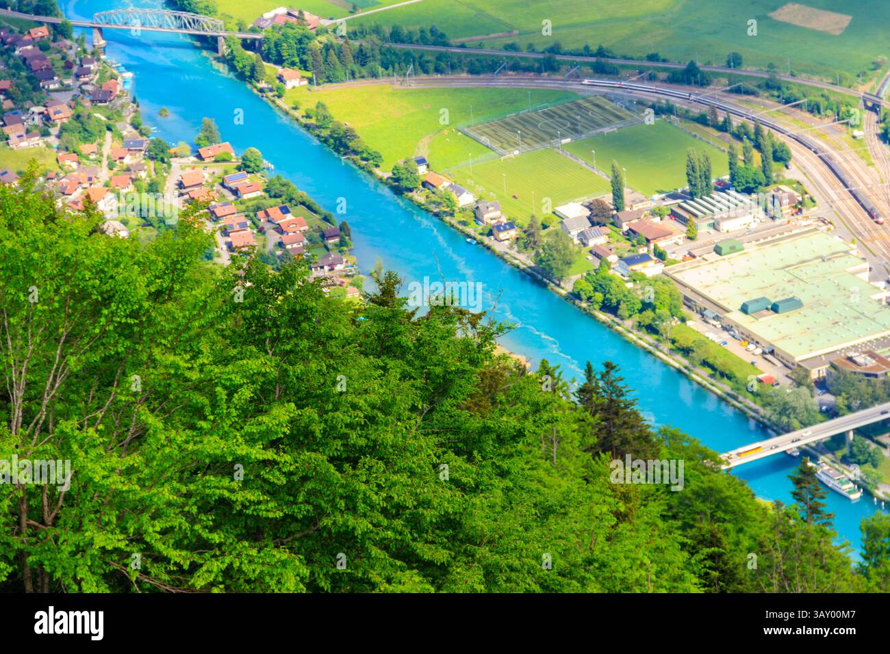 Vue aérienne sur la ville d'Interlaken en Suisse. Vue du point de vue Harder Kulm Banque D'Images