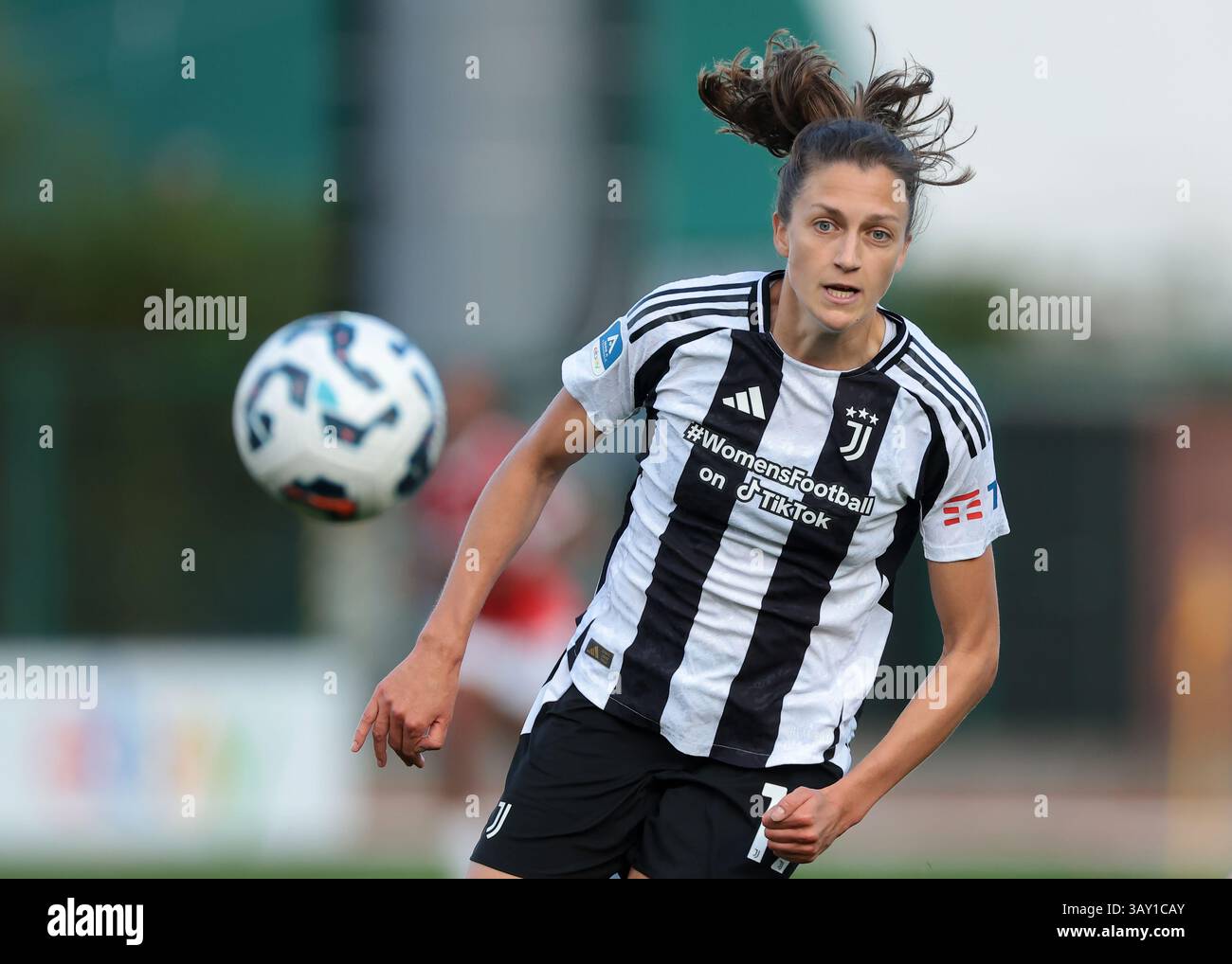 Biella, Italie. 18 avril 2025. Emma Godo de la Juventus lors du match Juventus Women vs AC Milan Women Serie A Femminile au Stadio Vittorio Pozzo, Biella. Le crédit photo devrait se lire : Jonathan Moscrop/Sportimage crédit : Sportimage Ltd/Alamy Live News Banque D'Images