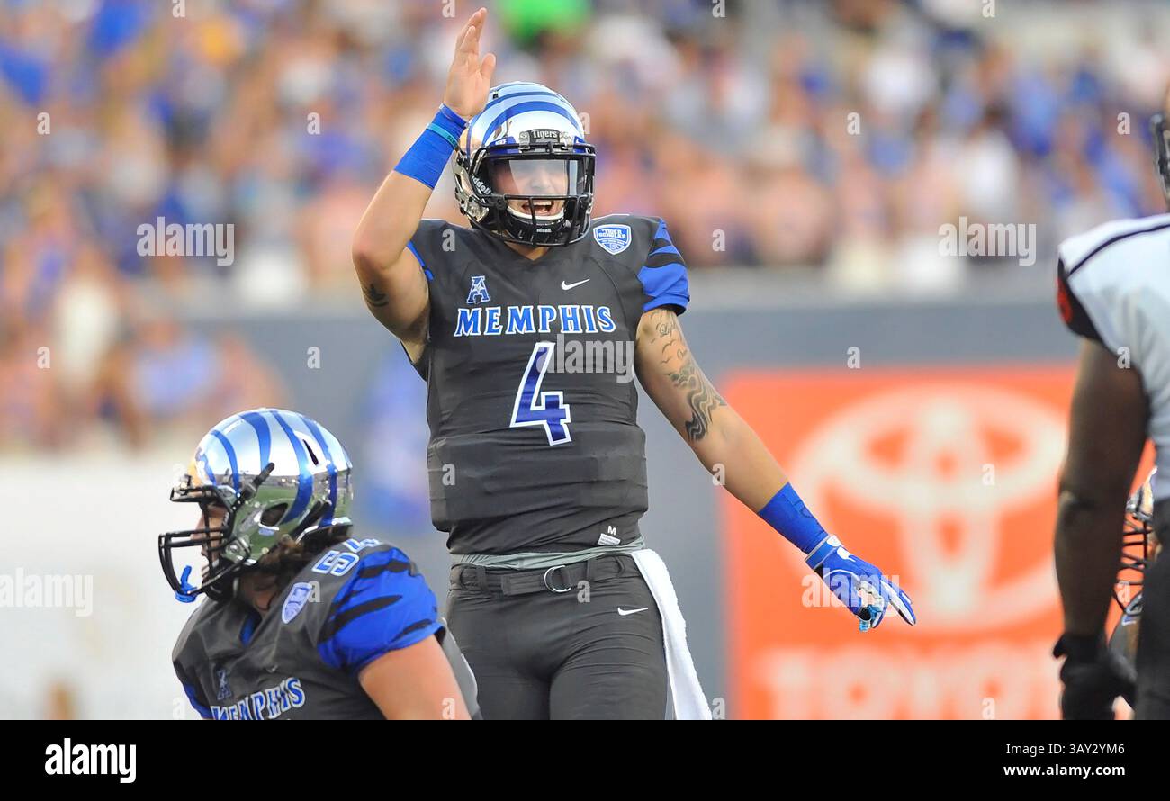 3 septembre 2016 : le quarterback de Memphis Riley Ferguson (4 ans) passe un appel à ses coéquipiers avant un match de football universitaire de la NCAA entre les Redhawks du sud-est du Missouri et les Tigers de Memphis au Liberty Bowl à Memphis, Tennessee. Memphis a gagné 35-17. Austin McAfee/CSM(image de crédit : &copy ; Austin McAfee/Cal Sport Media via ZUMA Wire) Banque D'Images