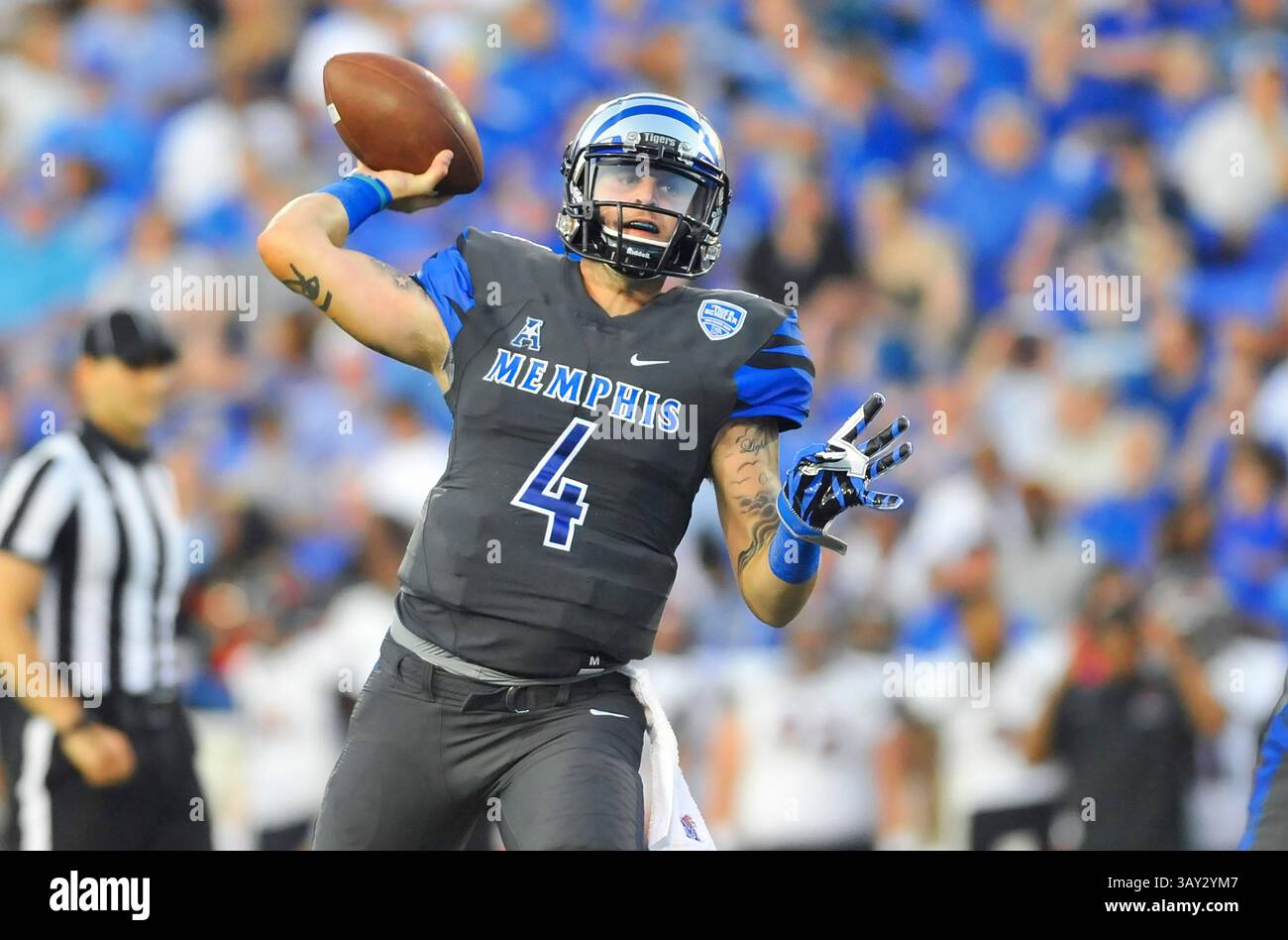 3 septembre 2016 : le quarterback de Memphis, Riley Ferguson, se prépare à une passe lors du deuxième quart-temps d'un match de football universitaire NCAA entre les Redhawks du sud-est du Missouri et les Tigers de Memphis au Liberty Bowl à Memphis, Tennessee. Memphis a gagné 35-17. Austin McAfee/CSM(image de crédit : &copy ; Austin McAfee/Cal Sport Media via ZUMA Wire) Banque D'Images