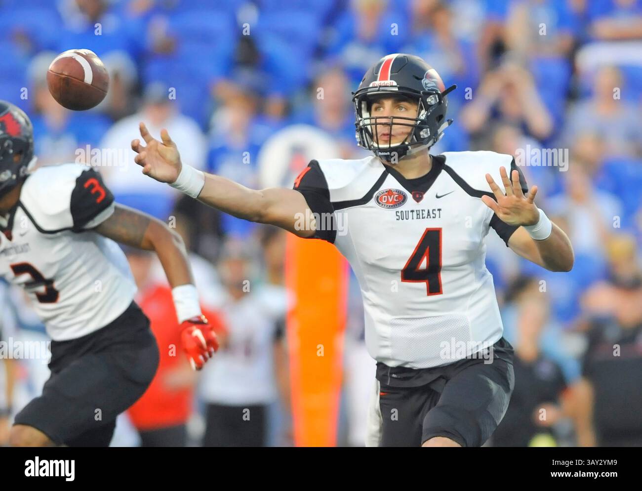 3 septembre 2016 : le quarterback du sud-est du Missouri Jesse Hosket fait une passe pendant le deuxième quart-temps d'un match de football universitaire de la NCAA entre les Redhawks du sud-est du Missouri et les Tigers de Memphis au Liberty Bowl à Memphis, Tennessee. Memphis a gagné 35-17. Austin McAfee/CSM(image de crédit : &copy ; Austin McAfee/Cal Sport Media via ZUMA Wire) Banque D'Images