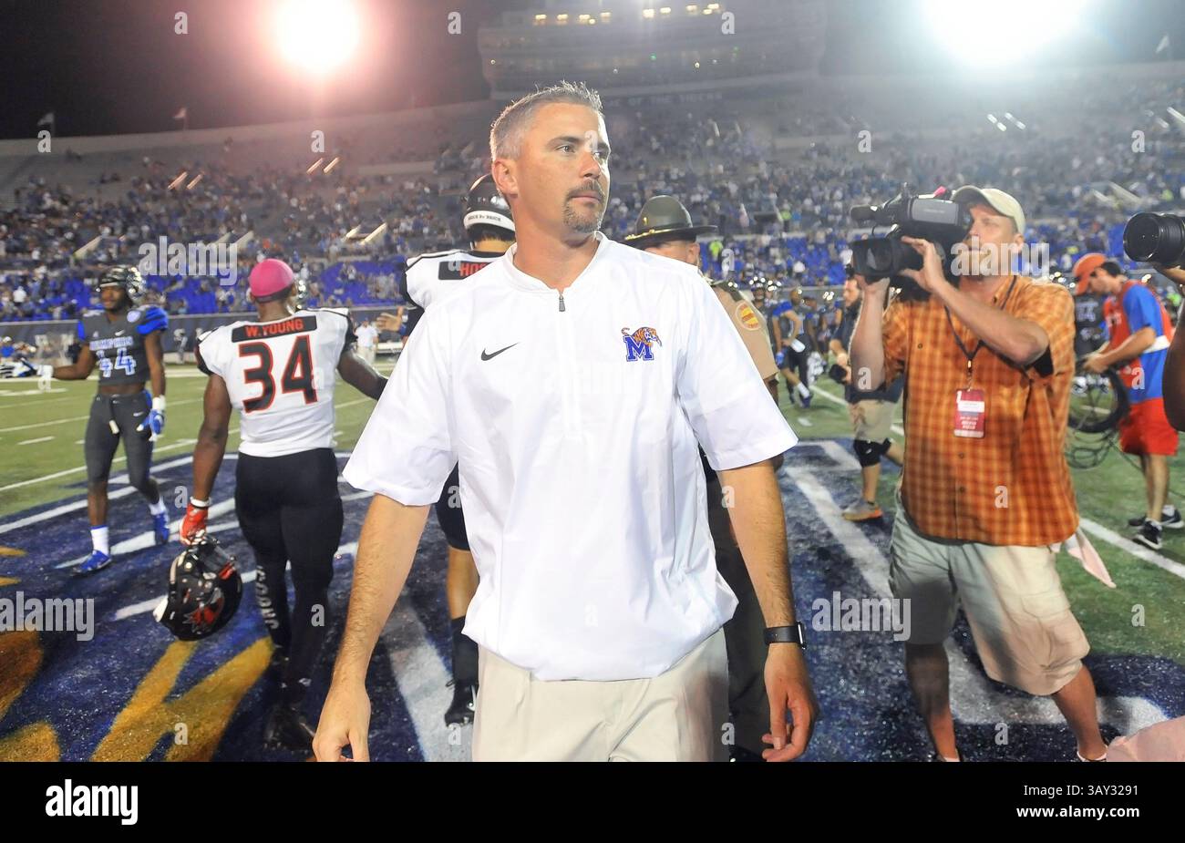 3 septembre 2016 : l'entraîneur de Memphis Mike Norvell marche vers le groupe après un match de football universitaire NCAA entre les Redhawks de l'État du Missouri du Sud-est et les Tigers de Memphis au Liberty Bowl à Memphis, Tennessee. Memphis a gagné 35-17. Austin McAfee/CSM(image de crédit : &copy ; Austin McAfee/Cal Sport Media via ZUMA Wire) Banque D'Images