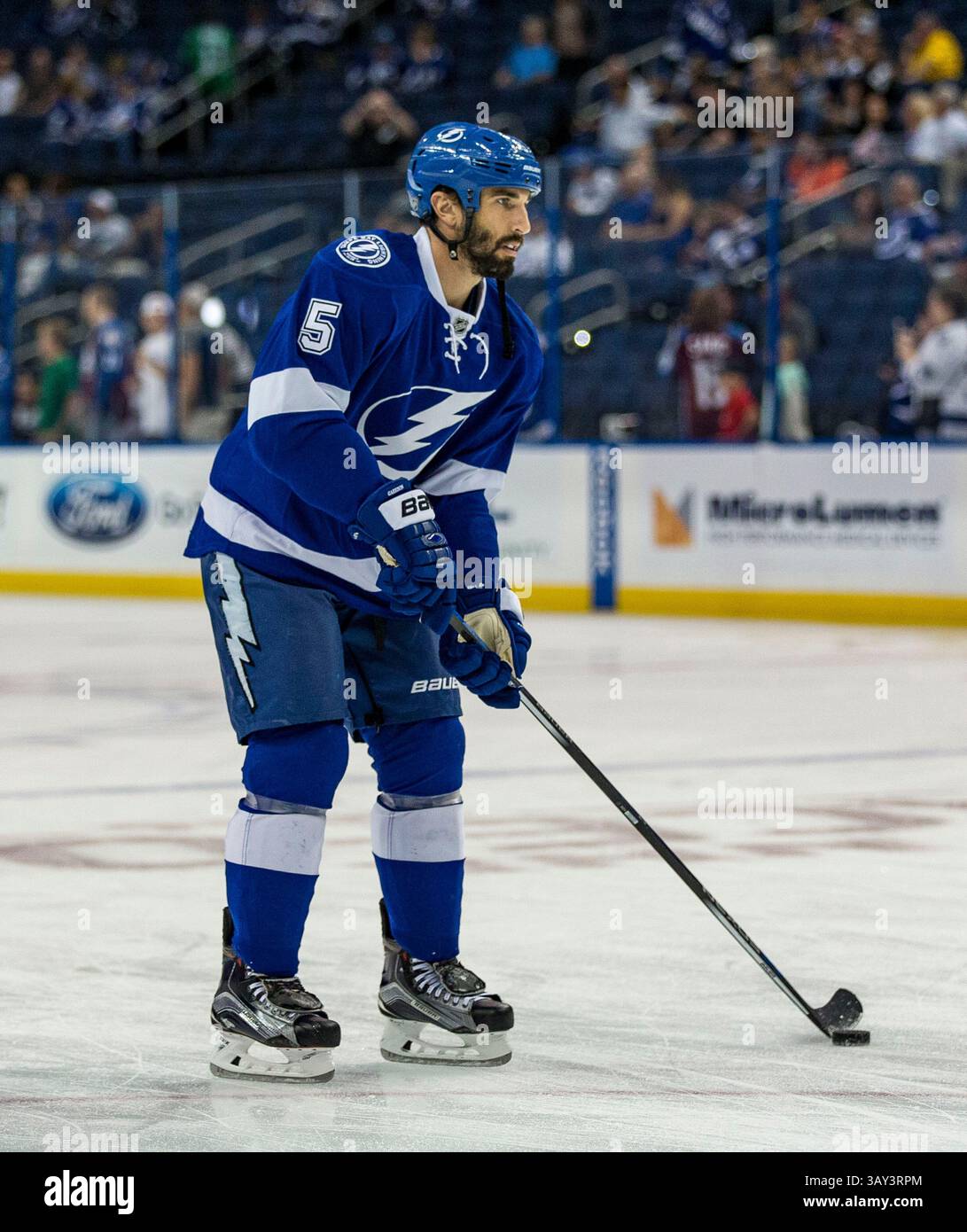20 octobre 2016 : Jason Garrison (5 ans), défenseur du Lightning de Tampa Bay, avant le match entre l'Avalanche du Colorado et le Lightning de Tampa Bay à l'Amalie Arena de Tampa, en Floride. Del Mecum/CSM(image de crédit : © ; Del Mecum/CSM via ZUMA Wire) Banque D'Images