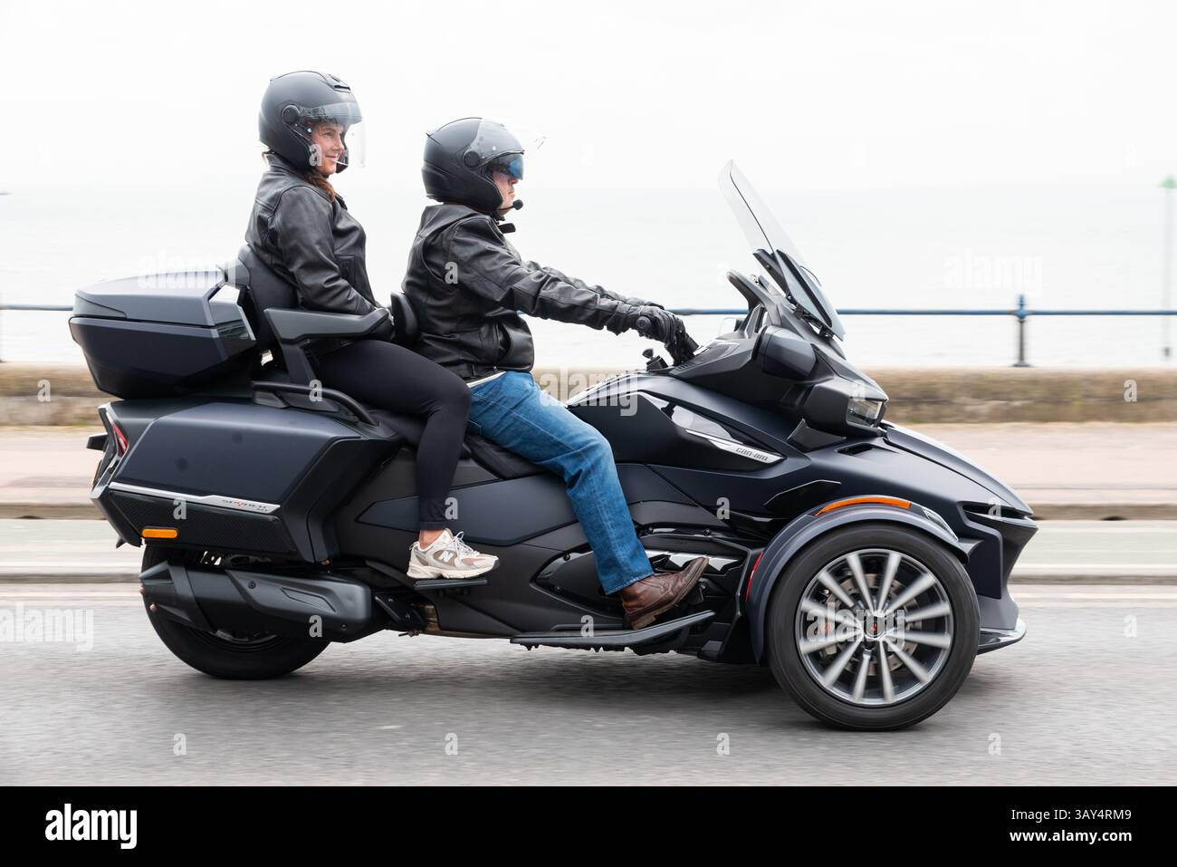 CAN-Am Spyder RT moto à trois roues le long du front de mer de Southend on Sea, Essex, Royaume-Uni Banque D'Images