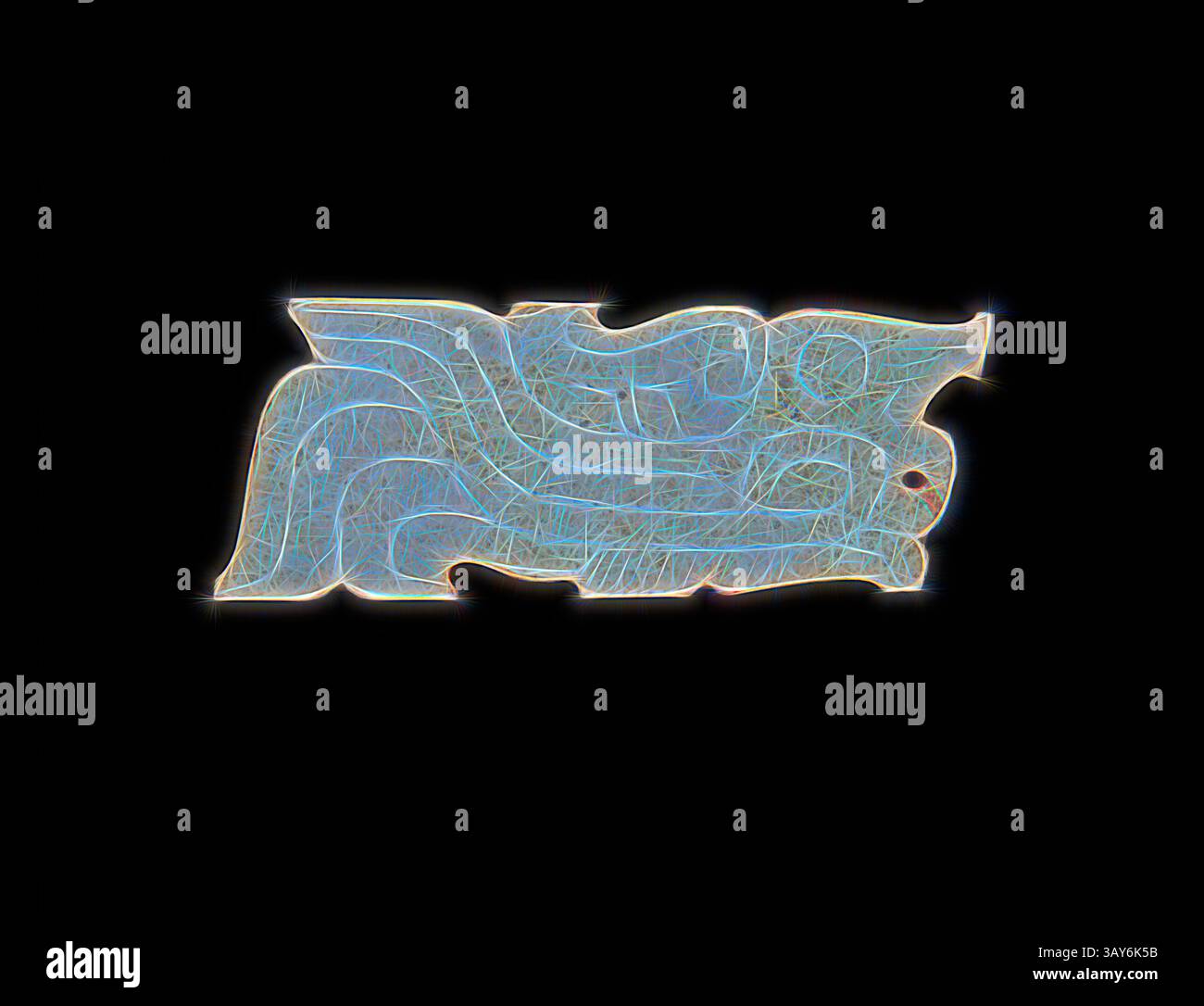 Un design complexe avec des lignes fluides et des formes abstraites qui suggèrent le mouvement et la complexité, avec des bords lumineux améliorant sa qualité énigmatique., pendentif oiseau rectangulaire, dynastie Zhou occidentale, dynastie Zhou occidentale, 1045-771 B.C.E., Nephrite, l : 2-3/16 po., Art asiatique, Art classique avec une touche moderne réinventée par Artotop Banque D'Images