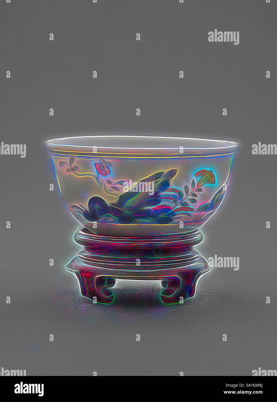 Un bol au design complexe avec des motifs floraux délicats, élégamment élevé sur un stand sculpté, exsudant un sens de l'art et de l'artisanat., tasse de poulet avec support en bois, Kangxi, dynastie Qing, période, Kangxi, 1662-1722, glaçure, 2-1/8 (diam.) In., Art asiatique, Art classique avec une touche moderne réinventée par Artotop Banque D'Images