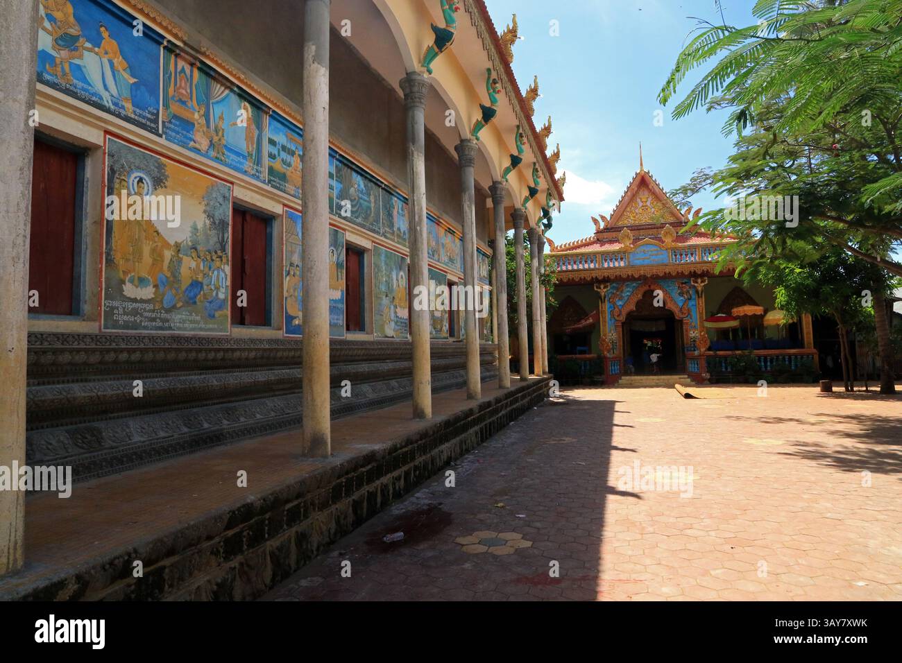 Temple bouddhiste dans le village de Kampong Phluk sur le lac Tonle SAP, Cambodge Banque D'Images