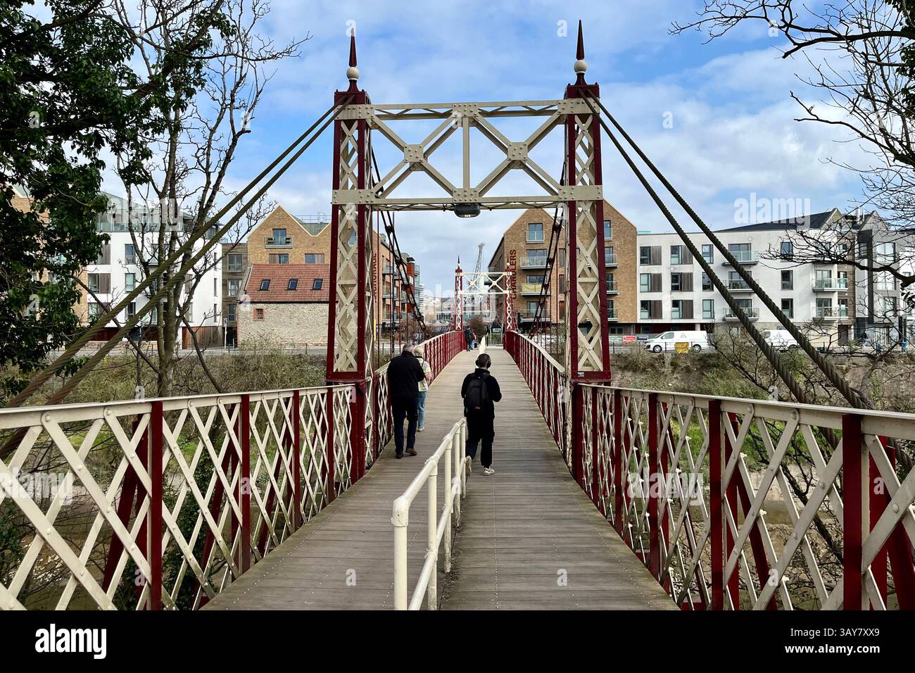 Pont de ferry Gaol près de Wapping Wharf. Bristol, Angleterre, Royaume-Uni. 26 mars 2025. - Image de stock capturée avec un smartphone