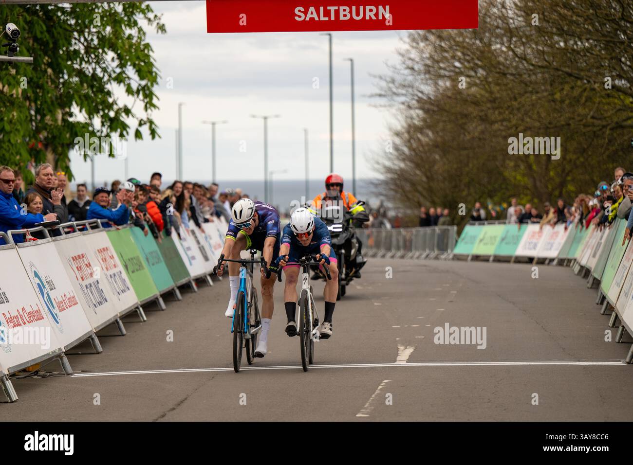 Open East Cleveland Classic 2025 (British National Road Series) - Adam Howell sort George Kimber pour remporter la victoire Banque D'Images