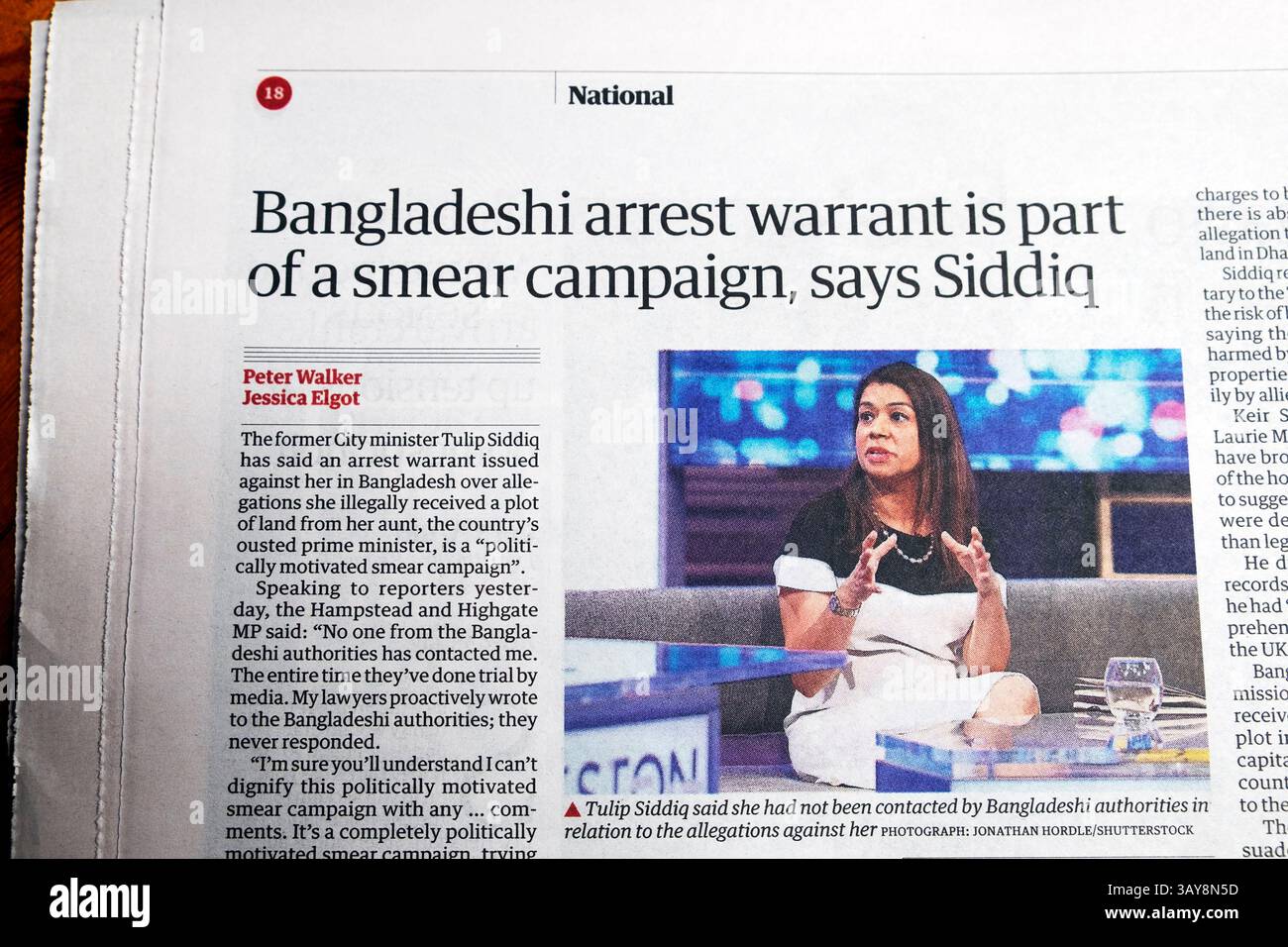 "Le mandat d'arrêt bangladais fait partie d'une campagne de diffamation, dit (Tulip) Siddiq" le journal Guardian fait un gros titre politique 15 avril 2025 Londres Royaume-Uni Banque D'Images