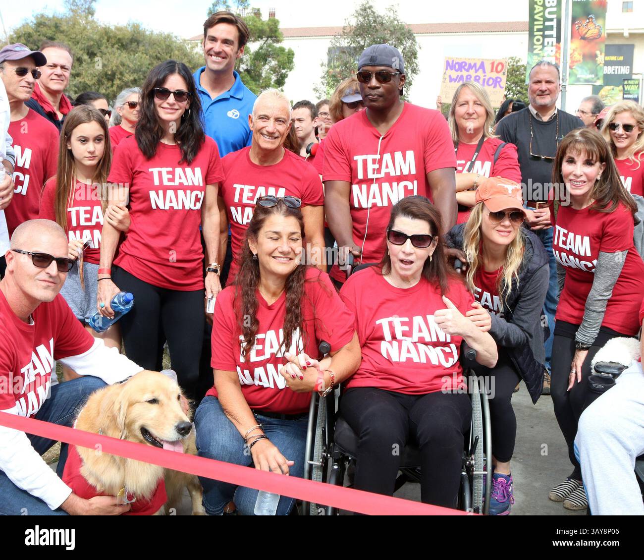 16 octobre 2016 - Los Angeles, CA, USA - LOS ANGELES - OCT 16 : Coco Arquette, Courteney Cox, Jay Schwartz, Freinds, Nanci Ryder, Renee Zellweger, Kate Linder à la ALS Association Golden West Chapter Los Angeles County Walk pour vaincre la ALS à l'exposition Park le 16 octobre 2016 à Los Angeles, CA (crédit image : © Kathy Hutchins/Newscom via ZUMA Press) Banque D'Images