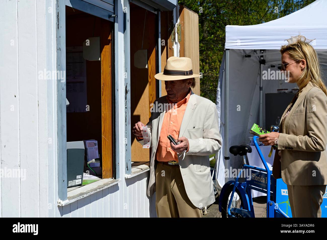 Claus Theo Gärtner BEI der Großen Saisoneröffnung 2025 auf der Rennbahn Hoppegarten. Berlin, 20.04.2025 Berlin Allemagne *** Claus Theo Gärtner lors de l'inauguration de la saison 2025 à l'hippodrome de Hoppegarten Berlin, 20 04 2025 Berlin Allemagne Copyright : xMatthiasxWehnertx Banque D'Images