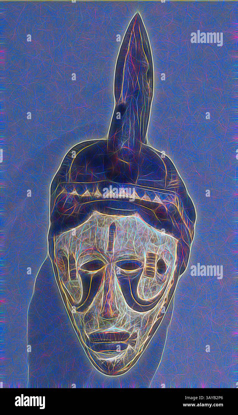 Un masque tribal stylisé présente des détails faciaux complexes et une coiffe pointue proéminente, dégageant un sens de l'importance culturelle et artistique. La conception présente des motifs et des textures uniques, soulignant sa valeur historique et esthétique., masque de casque, Igbo People, 1930-1960, bois, incrustation, 21 x 15 po., Art africain, Art classique avec une touche moderne réinventée par Artotop Banque D'Images