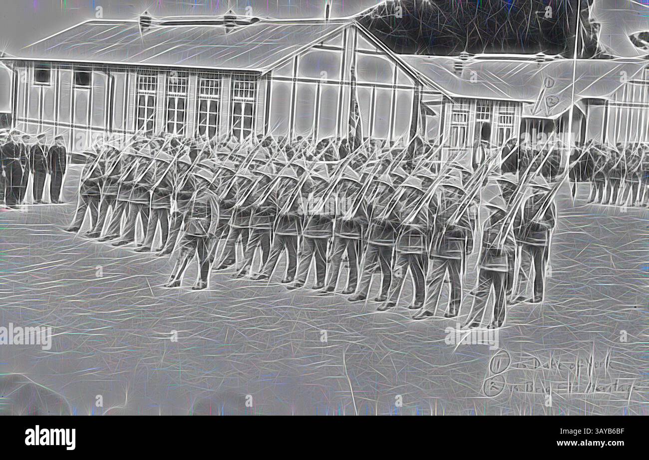 Un défilé discipliné de soldats se tient en formation, montrant la précision et l'unité, tandis qu'un commandant s'adresse à eux. La toile de fond présente un bâtiment militaire, mettant l'accent sur l'environnement structuré de la scène., négatif - Duntroon, territoire de la capitale australienne, mai 1927, le duc d'York prenant le salut à un passé de marche des cadets du Royal Military College, Duntroon., Art classique avec une touche moderne réinventé par Artotop Banque D'Images