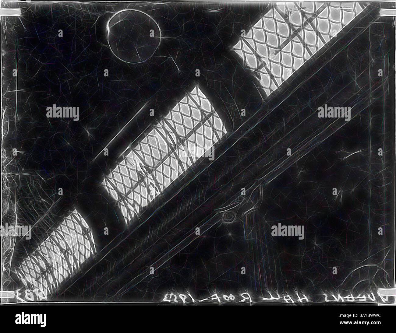 Une composition dramatique avec une fenêtre avec une grille à motif losange, projetant des ombres géométriques sur le sol. Au-dessus, une source de lumière circulaire crée un contraste intrigant, éclairant la scène avec une lueur éthérée. L'interaction de la lumière et de l'ombre évoque un sentiment de mystère et de profondeur., verre négatif - dommages à l'intérieur du toit de Queen's Hall, Museum of Applied Science of Victoria (Science Museum), Melbourne, 1953, copie négative de la photographie montrant les dommages à l'intérieur du Musée des Sciences appliquées de Victoria (Science Museum), 1953., Art classique avec une touche moderne réinventée par Banque D'Images