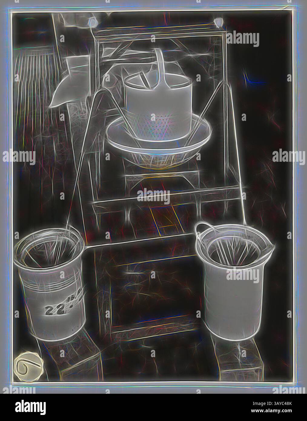 Une collection de conteneurs et un pot repose sur une structure en bois, mettant en valeur un mélange d'utilité et d'art. L'arrangement comporte deux seaux au fond et un pot équilibré sur une plaque au-dessus, tous reliés par de fines lignes qui suggèrent un mouvement ou un écoulement., photographie, siphoning final solution, Silver nitrate Dept, Abbotsford, vers 1940, photographie en noir et blanc montrant le siphonnage du nitrate d'argent dans l'usine Kodak Australasia Pty Ltd, Abbotsford. L'image est numéro 6 d'une série montrant ce département et son équipement. collection de produits, matériel promotionnel Banque D'Images