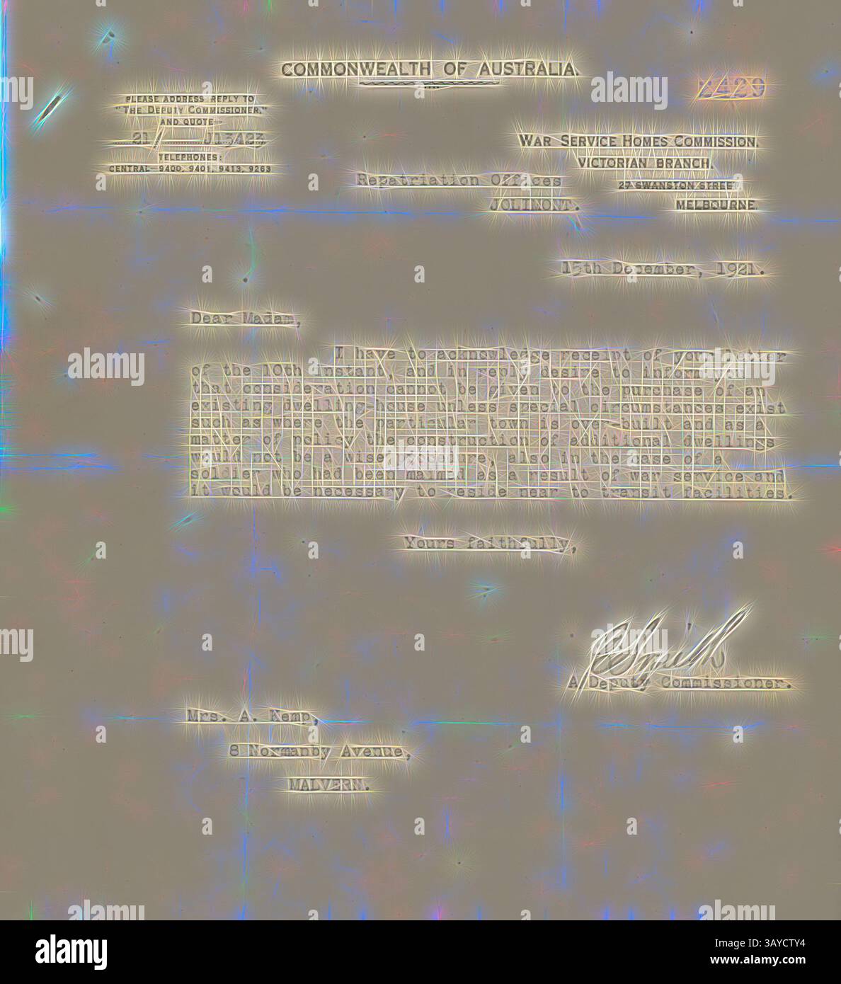 Un document officiel du Commonwealth d'Australie, daté du 15 décembre 1921, adressé à MRS A. Kemp concernant les maisons de service de guerre. La lettre comprend des signatures officielles et des détails relatifs aux demandes de rapatriement, soulignant son contexte administratif., lettre - War Service Homes Commission à Mme A. Kemp, 15 décembre 1921, lettre envoyée à Annie Kemp, veuve du Sdt Albert Edward Kemp, qui a été tuée au combat en 1917, pendant la première Guerre mondiale. La lettre, de la War Service Homes Commission, l'informe que l'achat d'une maison d'habitation existante ne peut être envisagée que si Banque D'Images
