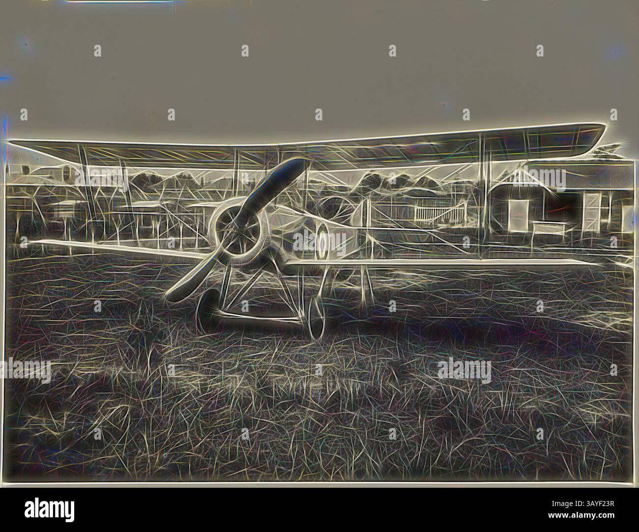 Un biplan vintage est garé dans un champ, ses ailes étendues et son hélice mise en évidence, entouré d'un paysage rural. La scène transmet un sentiment de nostalgie pour les débuts de l'aviation., photographie - oblique Front View of Basil Watson's Biplane on the Rear Lawn Outside 'Foilacleugh', Elsternwick, Victoria, 1916, partie d'un album photographique commémoratif produit par Sears' Studios, Melbourne, documentant le travail de Basil Watson dans la construction d'un biplan à la maison de sa famille 'Foilacleugh' à Elsternwick, Victoria, en 1916, et les suites de son accident fatal au large de point Cook le 28 mars Banque D'Images