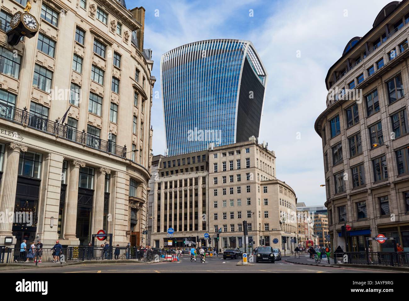 La Walkie Talkie Tower, City of London UK, vue de la jonction de King William Street et Cannon Street Banque D'Images