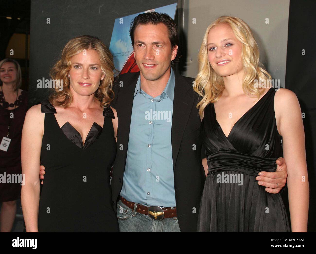 31 mai 2007 - New York, New York, États-Unis - K53291PSC. PREMIÈRE DE GRACIE AU AMC LOEWS LINCOLN PLAZA, NEW YORK New York 05-30-2007. - 2007.ELISABETH SHUE ANDREW SHUE ET CARLY SCHROEDER(crédit image : © Paul Schmulbach/Globe photos/ZUMAPRESS.com) Banque D'Images 31 mai 2007 - New York, New York, États-Unis - K53291PSC. PREMIÈRE DE GRACIE AU AMC LOEWS LINCOLN PLAZA, NEW YORK New York 05-30-2007. - 2007.ELISABETH SHUE ANDREW SHUE ET CARLY SCHROEDER(crédit image : © Paul Schmulbach/Globe photos/ZUMAPRESS.com) Banque D'Images