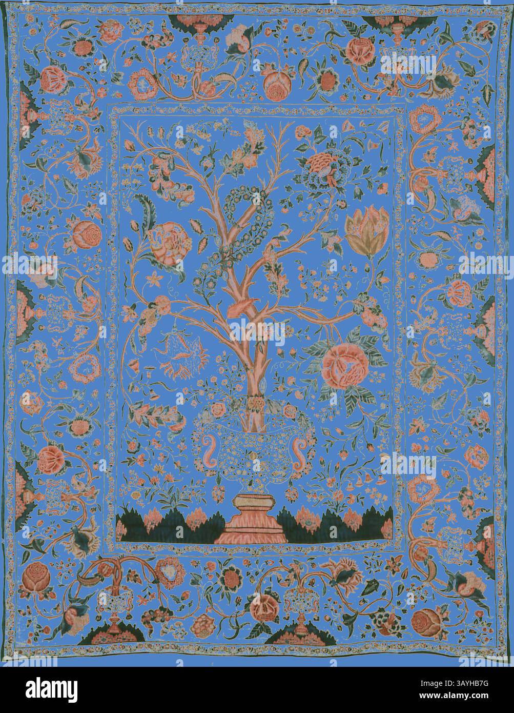 Un motif textile dynamique arborant un arbre élaboré entouré de motifs floraux complexes et d'oiseaux, le tout sur un fond bleu saisissant. La composition présente un mélange harmonieux de motifs inspirés de la nature, mettant l'accent sur la beauté et l'artisanat. Palampore, 18ème siècle, Inde orientale, Inde, coton, imprimé, peint, 284,6 x 222,6 cm (112 x 87 5/8 po.) Art classique avec une touche moderne réinventé par Artotop Banque D'Images Un motif textile dynamique arborant un arbre élaboré entouré de motifs floraux complexes et d'oiseaux, le tout sur un fond bleu saisissant. La composition présente un mélange harmonieux de motifs inspirés de la nature, mettant l'accent sur la beauté et l'artisanat. Palampore, 18ème siècle, Inde orientale, Inde, coton, imprimé, peint, 284,6 x 222,6 cm (112 x 87 5/8 po.) Art classique avec une touche moderne réinventé par Artotop Banque D'Images