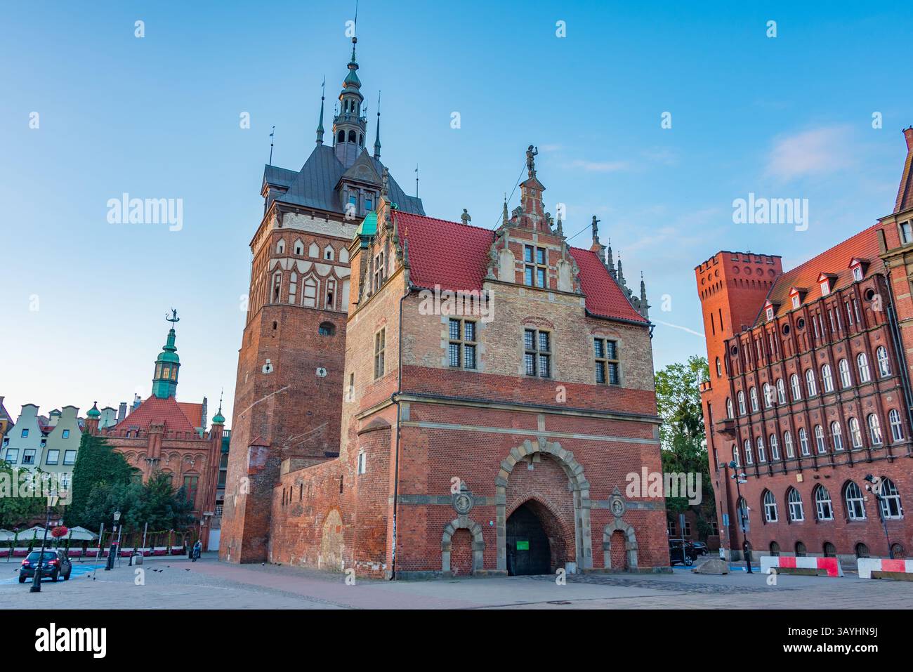 Vue au lever du soleil du bâtiment Katownia à Gdansk, Pologne. IMAGE Banque D'Images
