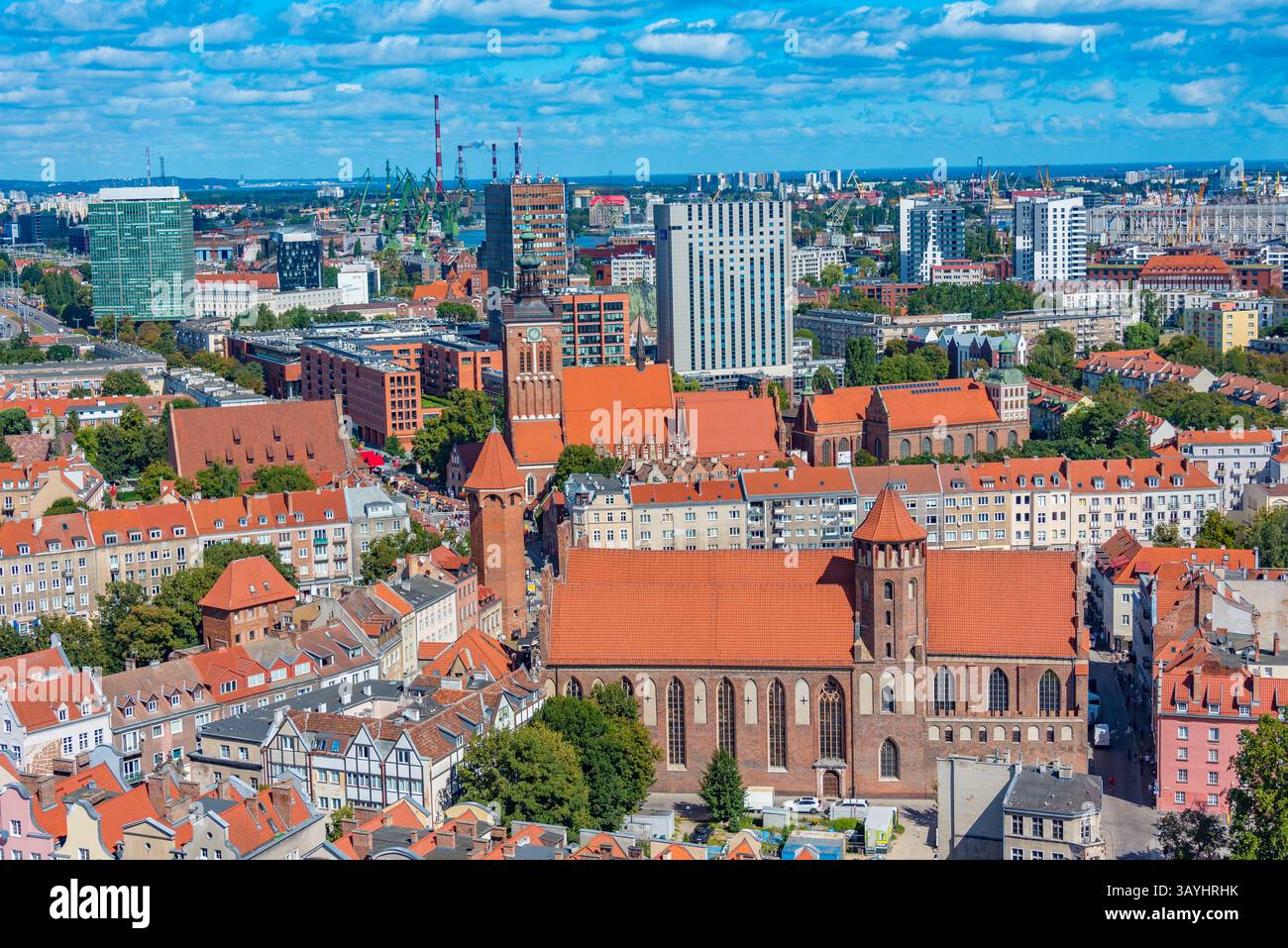 Vue panoramique de l'église de Catherine à Gdansk, Pologne. IMAGE Banque D'Images